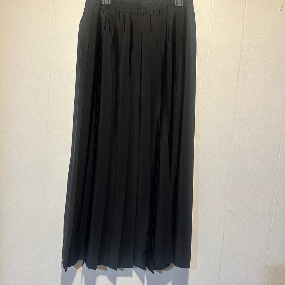 Vintage ESPRIT black pleated skirt - Picture 2 of 5